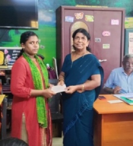 Jansi Supporting a Sick Girl (Fracture on Leg) With rs.10,000 for Treatment